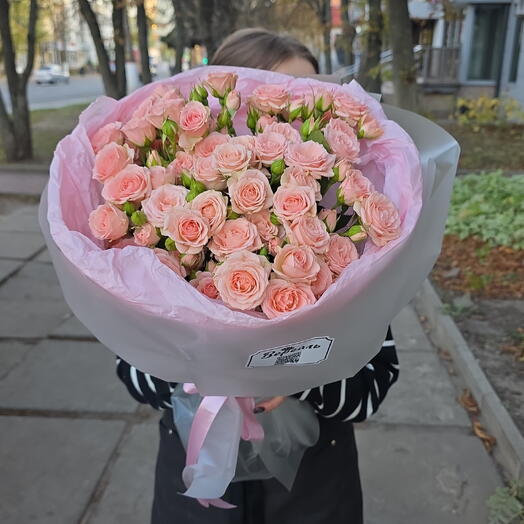 Нежные кустовые розы