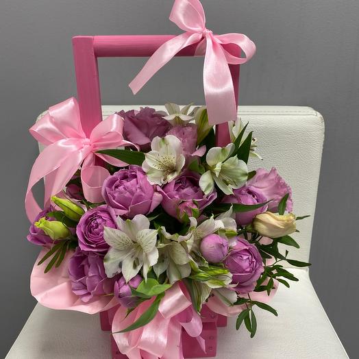 A box with an eustoma and a peony-shaped bush rose