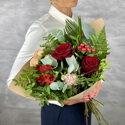 Ramo de rosas con helecho Bradley