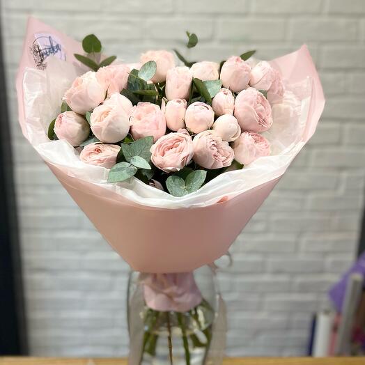 Ramo de rosas en forma de peonía