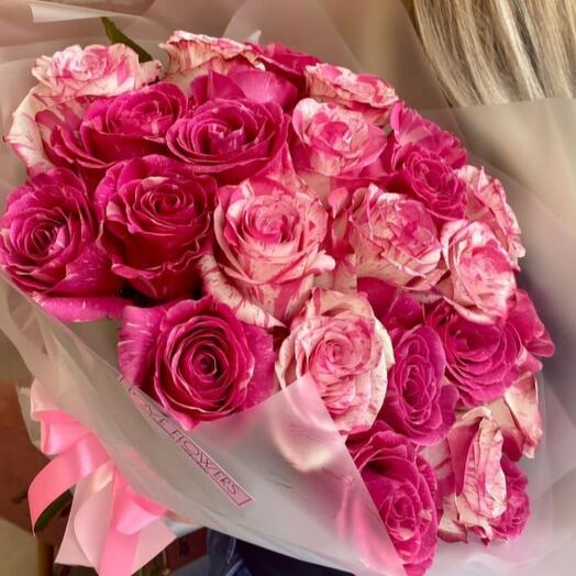 Juicy bouquet of roses