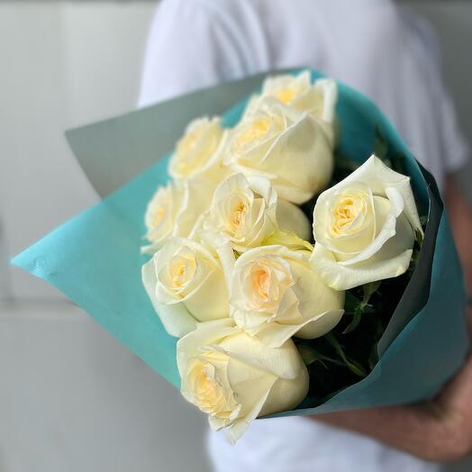 9 peony-shaped fragrant roses
