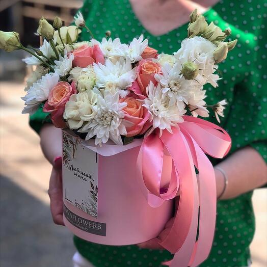 A delicate composition in a hatbox