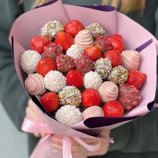 Bouquet of strawberries in chocolate