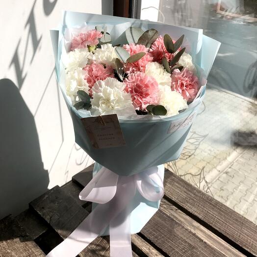 Delicate bouquet of white and pink lace carnations