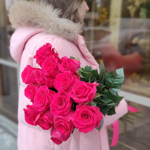 Ramo de 15 rosas carmesí