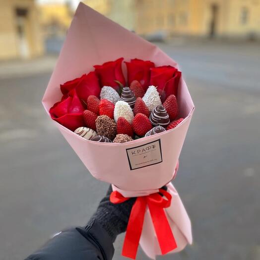 Цветы и клубника в шоколаде Крафт М микс букет с розами и клубникой в шоколаде