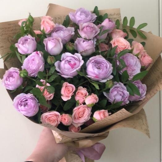 Ramo fragante de rosas de peonía arbustiva
