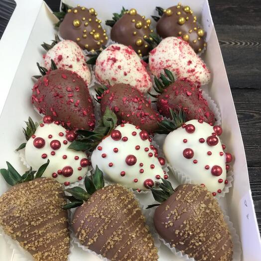 Set of Strawberries in chocolate "Bead"