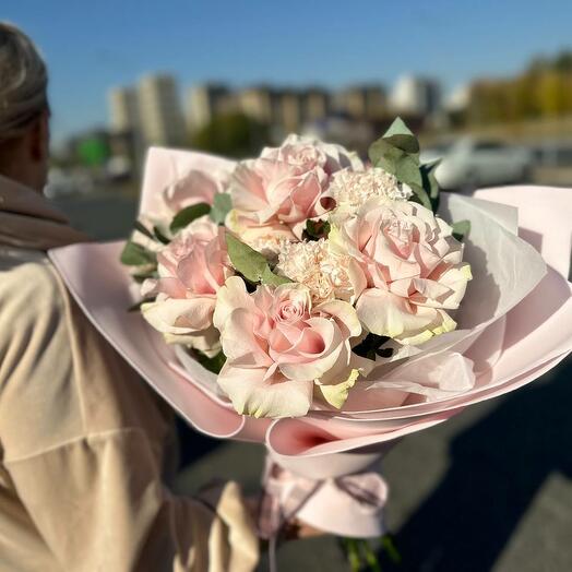 Букет с ажурными розами