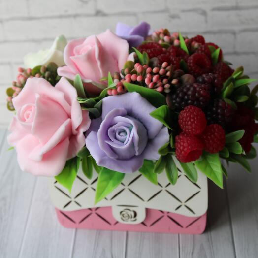 Букет из мыла Розы и малина на 8 марта