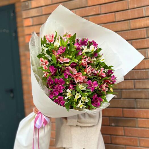 Букет Гигант с Альстромерией в Дизайнерской Упаковке. Цветы Астрахань