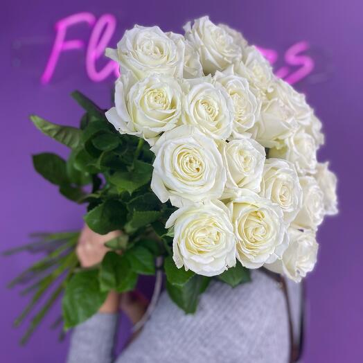 Ramo de 21 rosas blancas altas