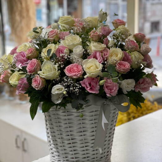 Flowers in basket pink lisyantus white lisyantus