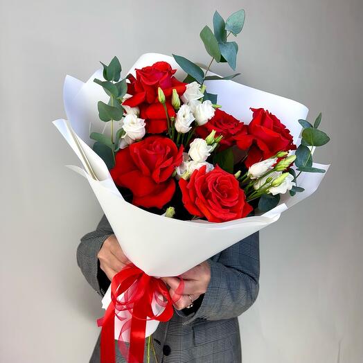 Bright bouquet of French roses with eustoma