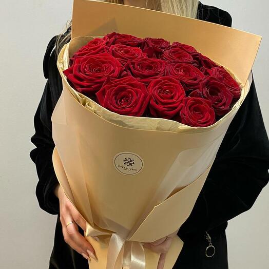15 red roses