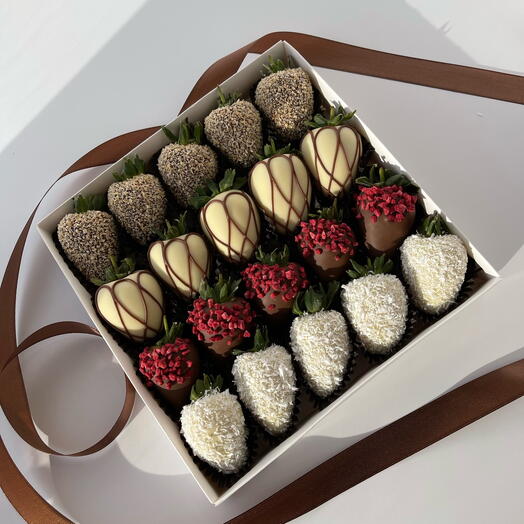 Клубника в шоколаде нежный набор