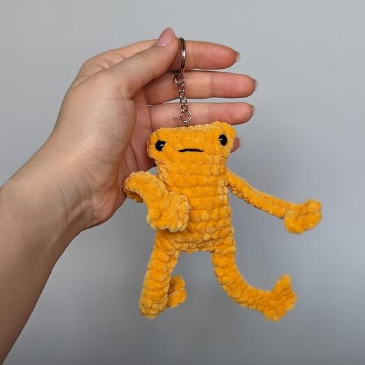 Брелок ручной работы - жёлтая длинноногая лягушка Leggy Froggy