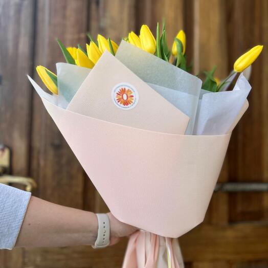 Букет из 25 желтых тюльпанов