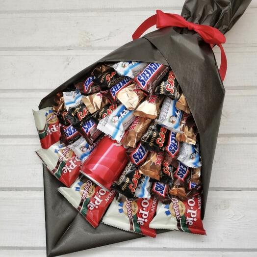 Bouquet with cola and chocolate bars