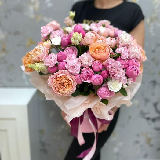💓Цветы в коробке «Нежность» из кустовых роз и диантусов