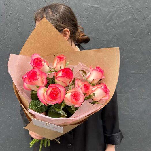 9 розовых роз в крафтовой упаковке/ Цветы/ букет от RoseMarkt