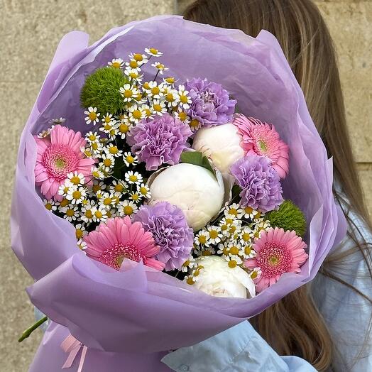 Авторский полевой букет с пионами