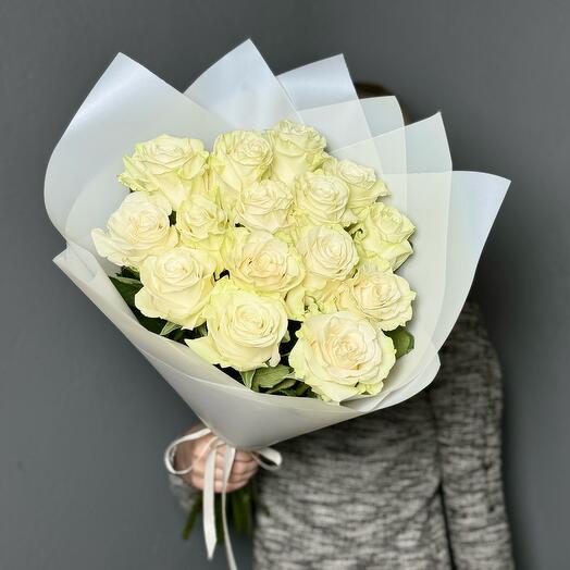 Elegante ramo de rosas blancas Ecuador 50cm (15 piezas)