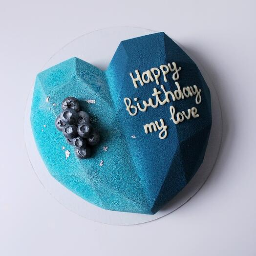 Муссовый торт сердце с гранями в подарок на день рождения мужчине, мужу, парню