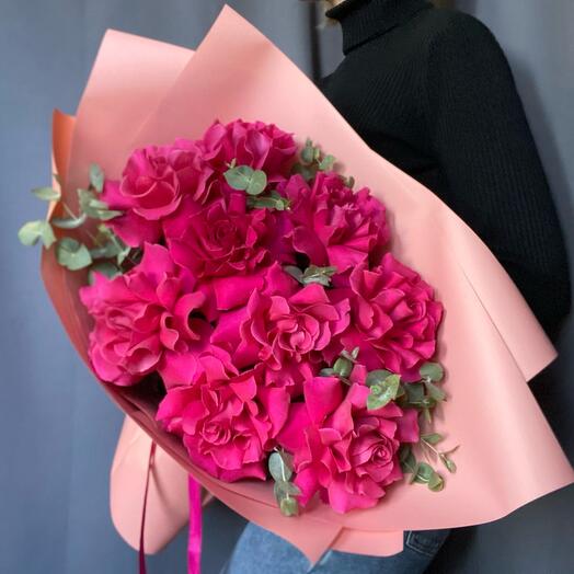 Букет Фуксия ( 9 французских роз с эвкалиптом)