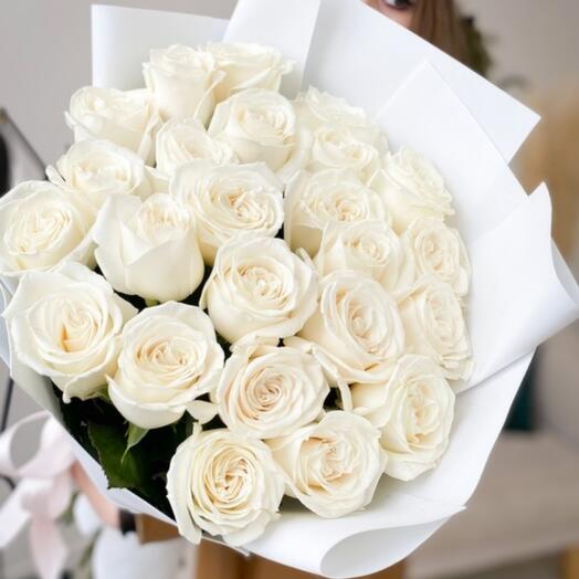 Bouquet of white roses