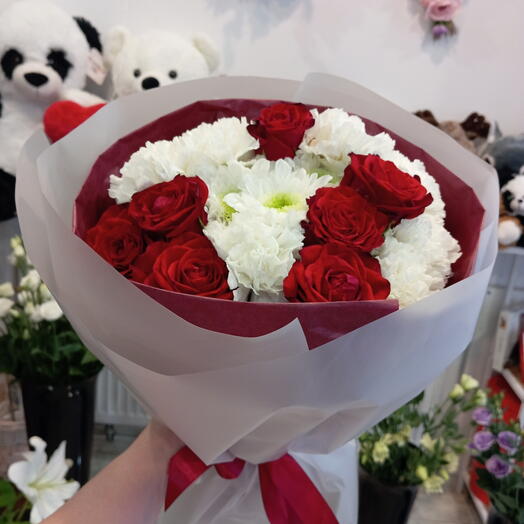 Bouquet with rose and chrysanthemum
