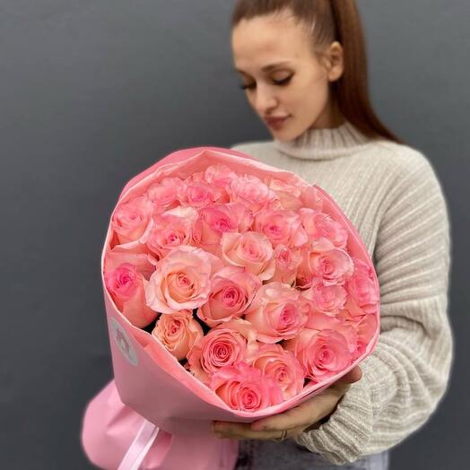 Букет роз, 25 штук, бело-розовый