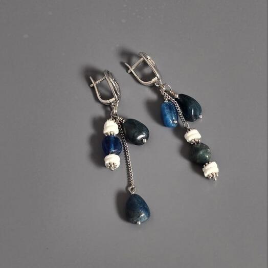 Серьги из апатита и ракушечника