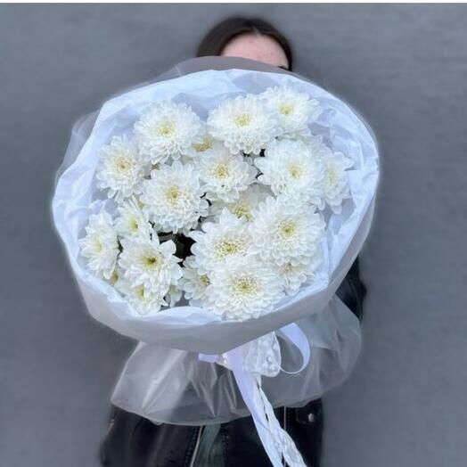 Букет из стойкой белой хризантемы