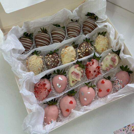 Клубника микс 20 ягод
