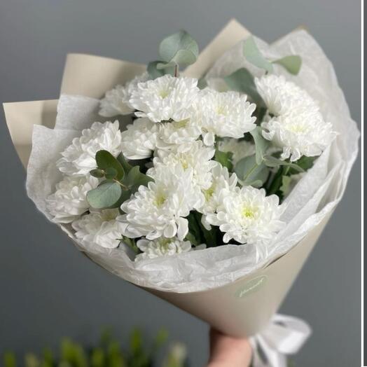 Букет из белых хризантем