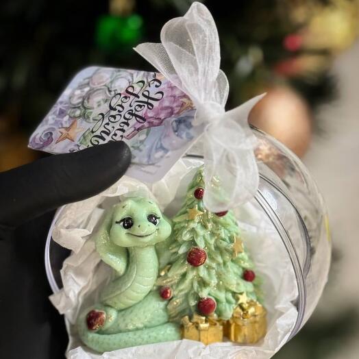 Новогодний Елочный шар с шоколадной Змейкой и Елочкой