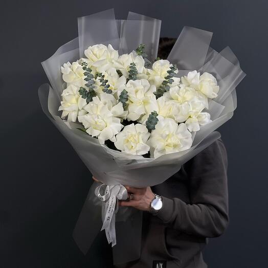 Букет французские розы с эвкалиптом