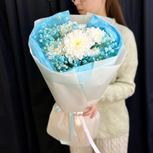 Bouquet of chrysanthemum and gypsophila