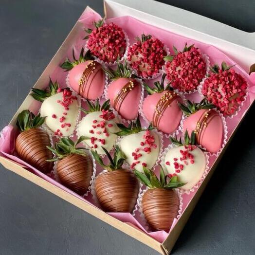 Клубника в шоколаде 16 шт «005»