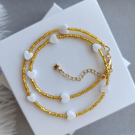 Чокер с перламутровыми сердечками