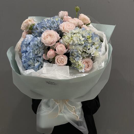 The bouquet is a composite "Grace"