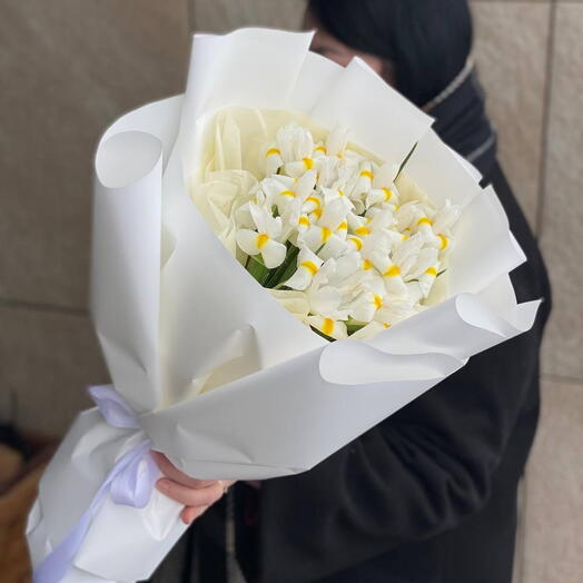 Букет из 15 ирисов
