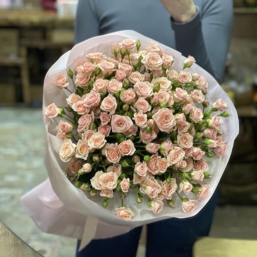 Букет кустовых роз для мамы