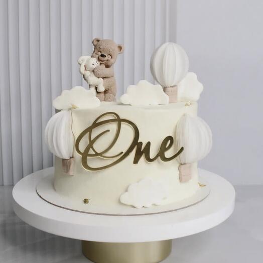 Торт с шоколадной фигуркой