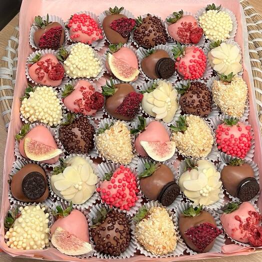 Клубника в шоколаде с декором 36 шт