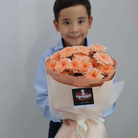 Небольшой букет из хризантем