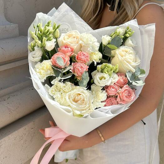 Букет «Чувства» с пионовидными розами 🤍