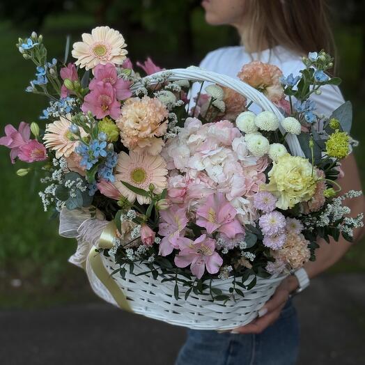 Корзина с цветами «Летние Мечты»